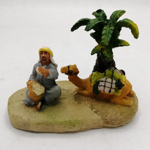 مجسم شجرة نخيل مع جمل صغير ترميز 2505/1